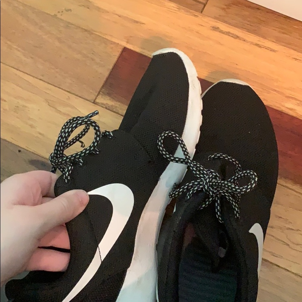 Black Roshe 1 - Picture 2 of 3